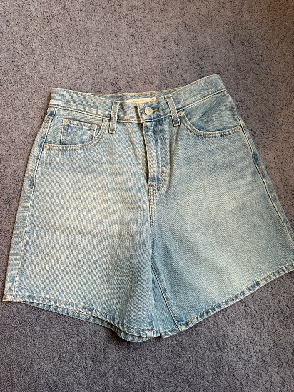 NEW Levi's High-rise Baggy shorts Denim Shorts, Sz 26, Medium wash